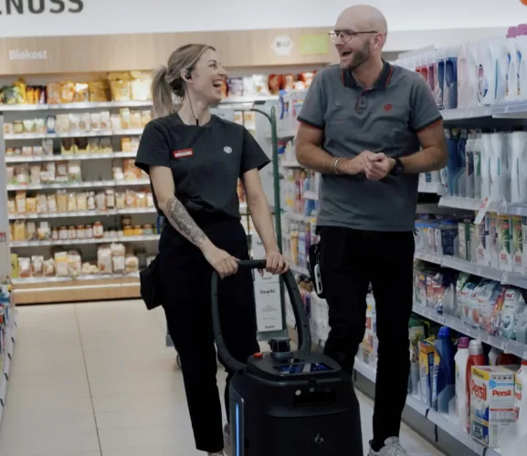 Autonome reinigingsrobot in Rossmann drogisterijketen