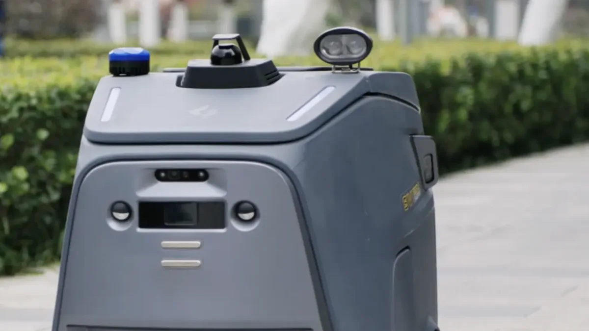 LiDAR mast, beacon and camera bar of the Gausium Beetle 2.0